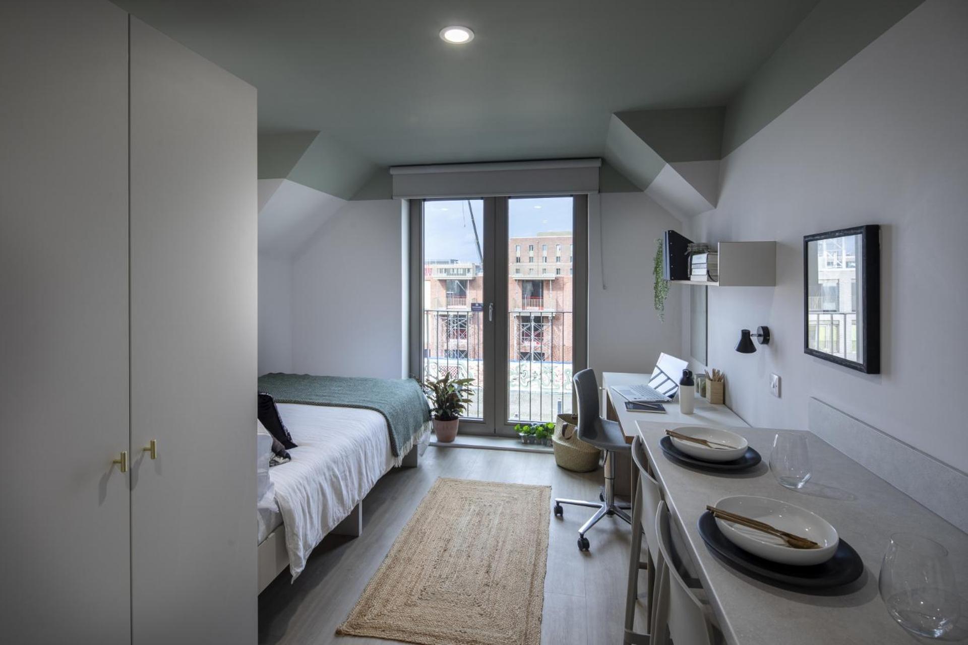 Modern With Kitchen & Ensuite In