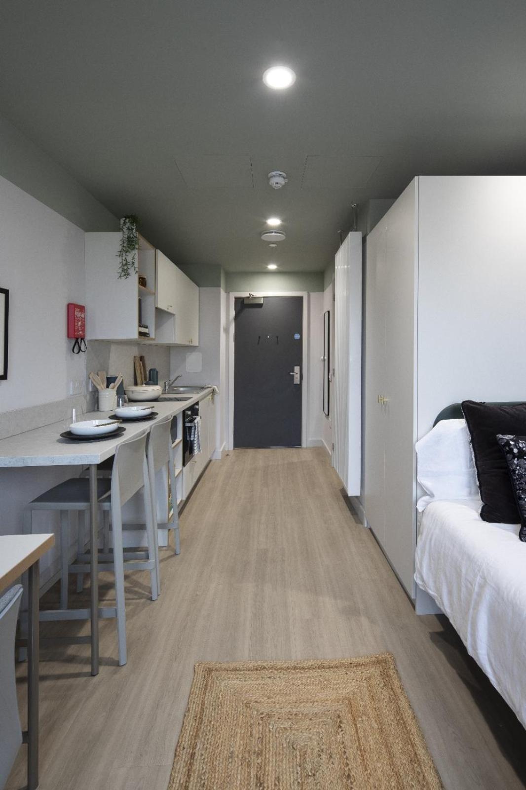 Modern With Kitchen & Ensuite In