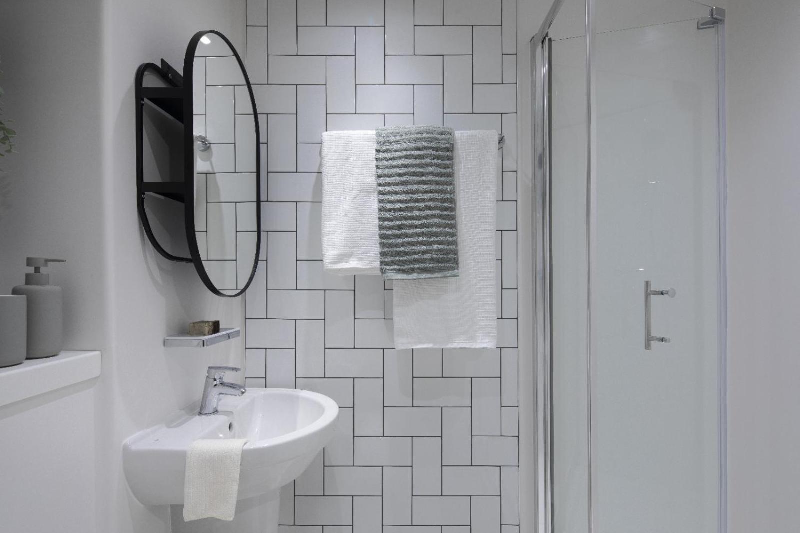 Modern With Kitchen & Ensuite In Edinburgh